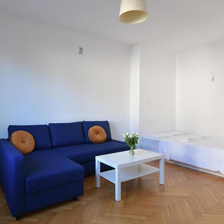 Wilcza 3 - Apartament Dla 4 Osob - 260M Do Ambasady Usa - Duzy Balkon Od Strony Dziedzinca - Wifi - Good Apartments Warsaw Luaran gambar