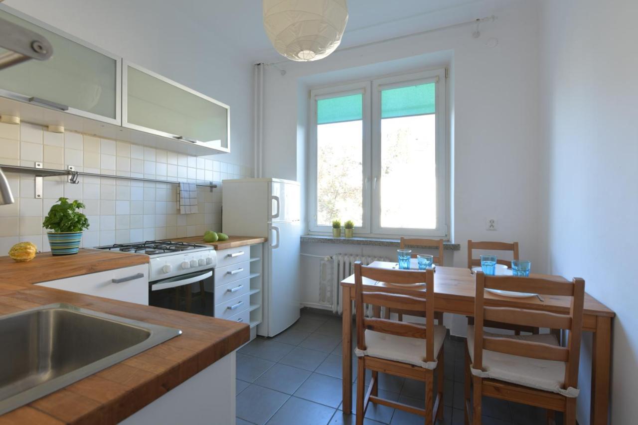 Wilcza 3 - Apartament Dla 4 Osob - 260M Do Ambasady Usa - Duzy Balkon Od Strony Dziedzinca - Wifi - Good Apartments Warsaw Luaran gambar