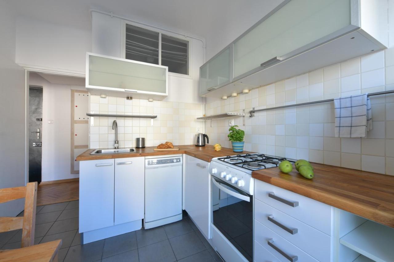 Wilcza 3 - Apartament Dla 4 Osob - 260M Do Ambasady Usa - Duzy Balkon Od Strony Dziedzinca - Wifi - Good Apartments Warsaw Luaran gambar