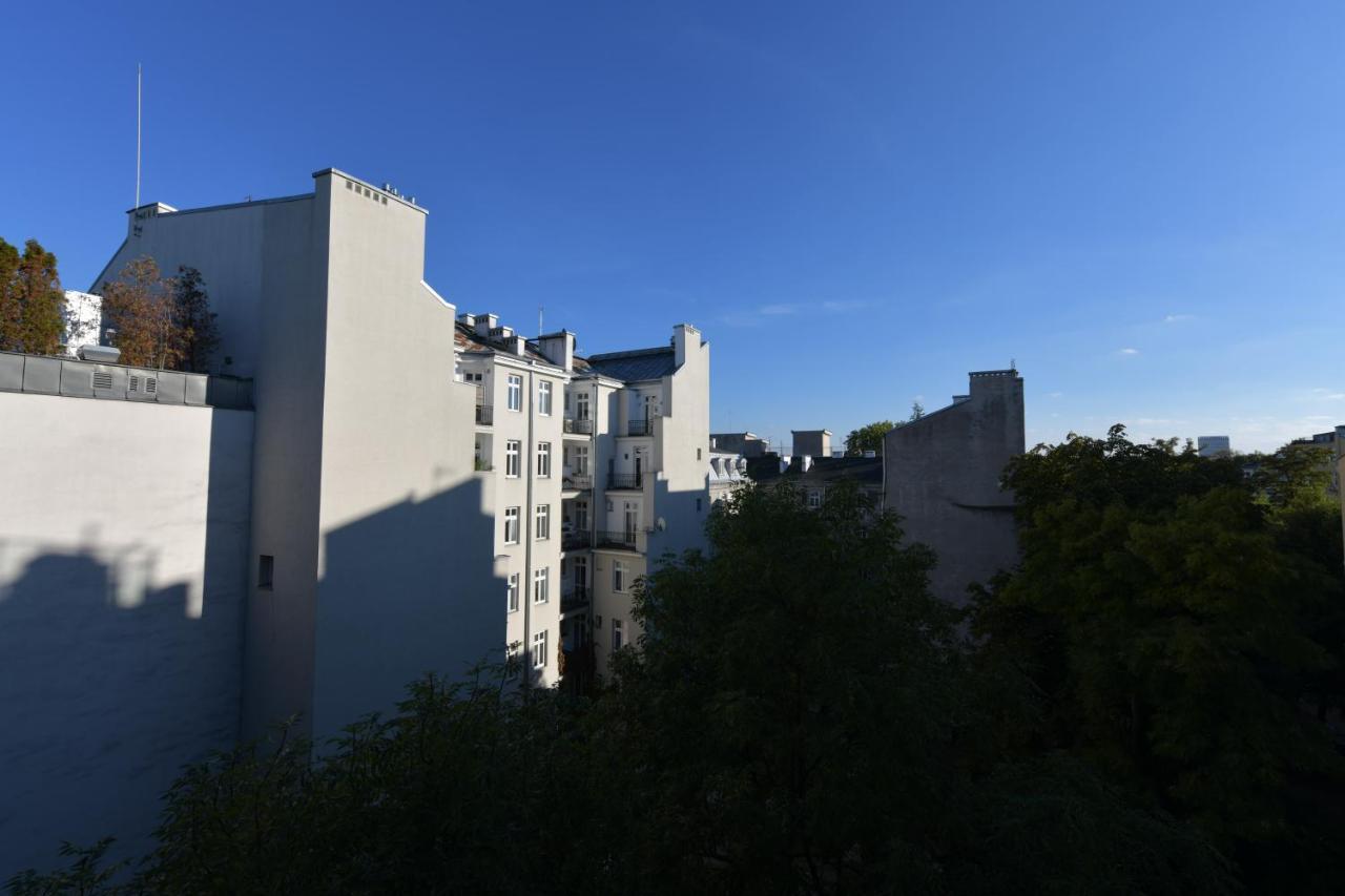 Wilcza 3 - Apartament Dla 4 Osob - 260M Do Ambasady Usa - Duzy Balkon Od Strony Dziedzinca - Wifi - Good Apartments Warsaw Luaran gambar