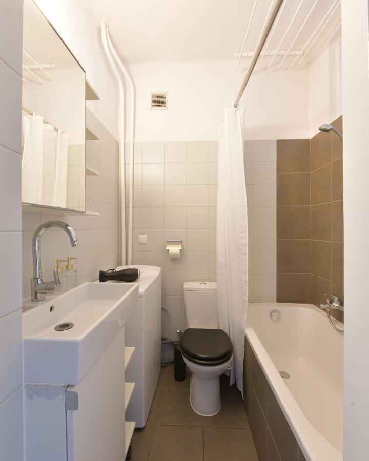 Wilcza 3 - Apartament Dla 4 Osob - 260M Do Ambasady Usa - Duzy Balkon Od Strony Dziedzinca - Wifi - Good Apartments Warsaw Luaran gambar